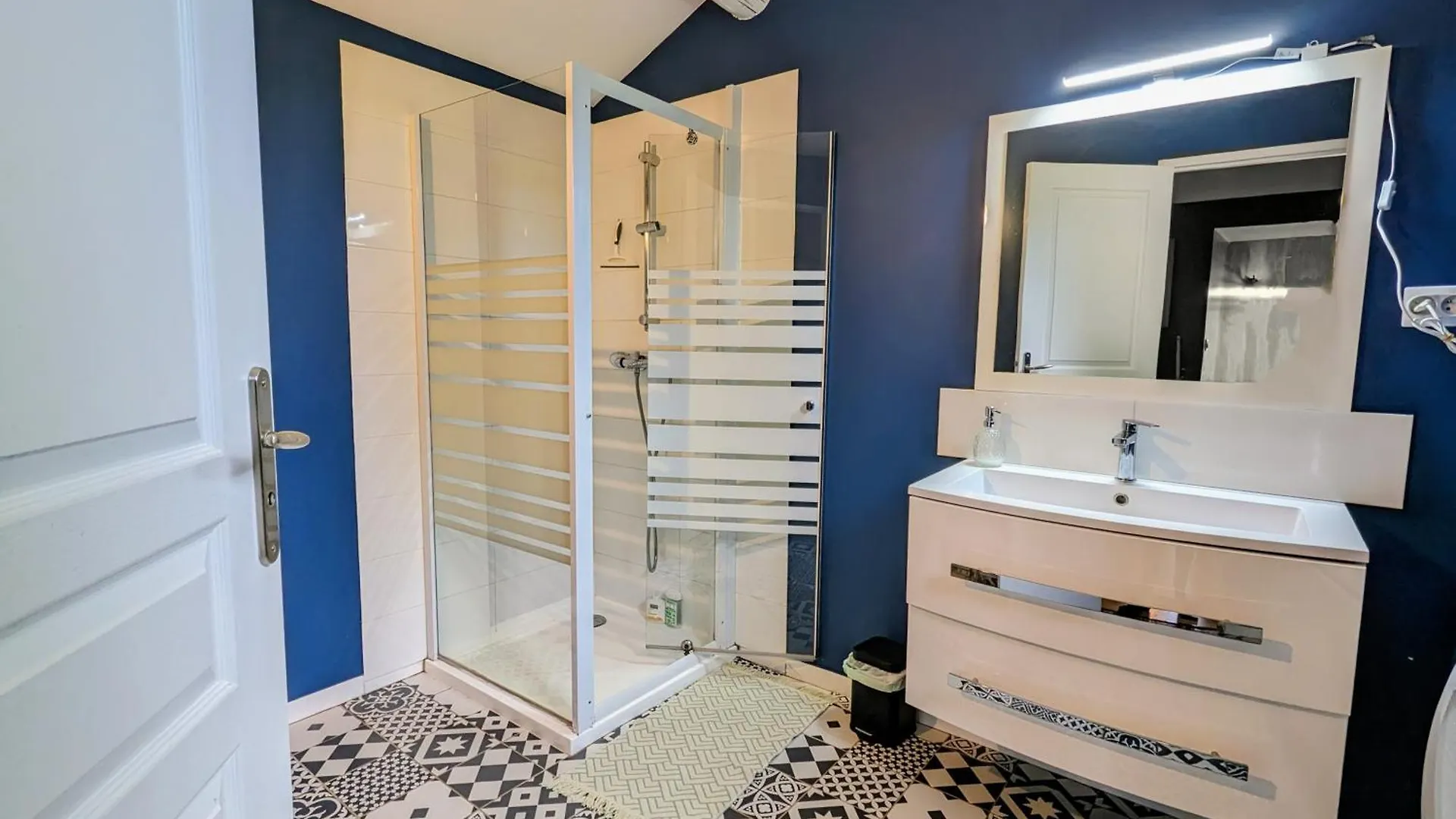 Studio Du Petit Caillou En Drome Provencale , Jacuzzi Privatif En Supplement Saint-Restitut 0*,  Γαλλία